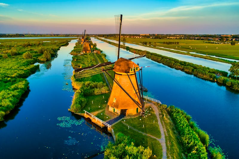 Kinderdijk – Traditionelle Windmühlen aus der Luft - ©verve - stock.adobe.com
