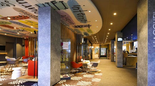 Lobby ibis Dijon Gare – © Les 3 Mousquetaires