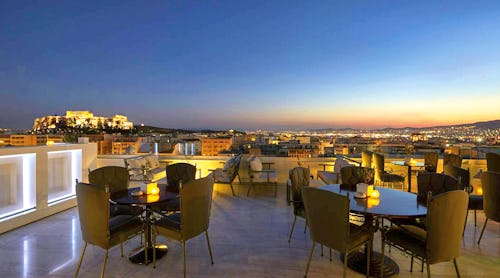 Blick von der Dachterrasse auf Athen und die Akropolis – © Titania Hotel