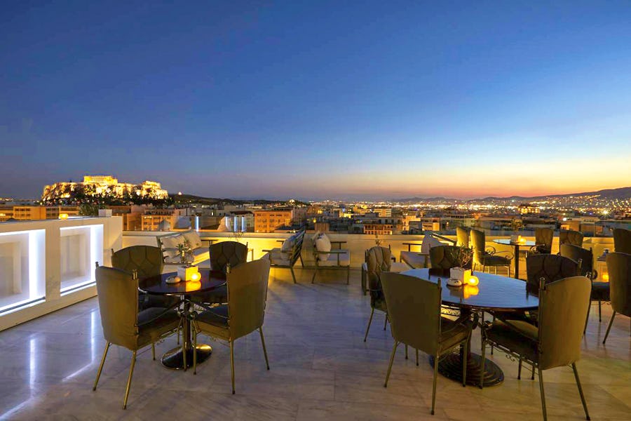 Blick von der Dachterrasse auf Athen und die Akropolis – © Titania Hotel