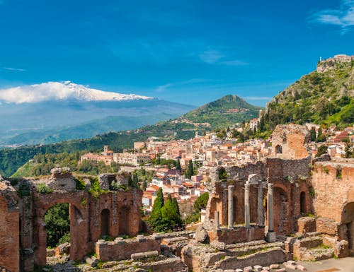 Sizilien – Griechisch-römisches Theater in Taormina – © majonit - stock.adobe.com