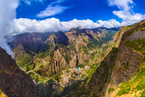 Curral das Freiras im Nonnental &ndash; &copy; Nikolai Sorokin - stock.adobe.com