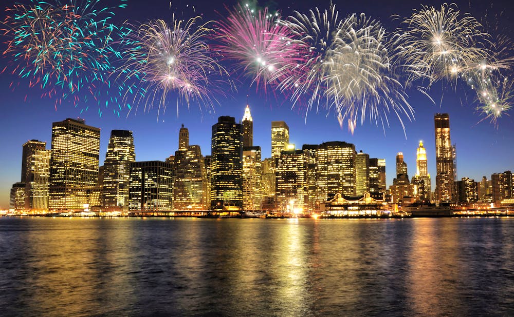 Feuerwerk über Manhattan, New York, USA &ndash; &copy; katy_89 - stock.adobe.com