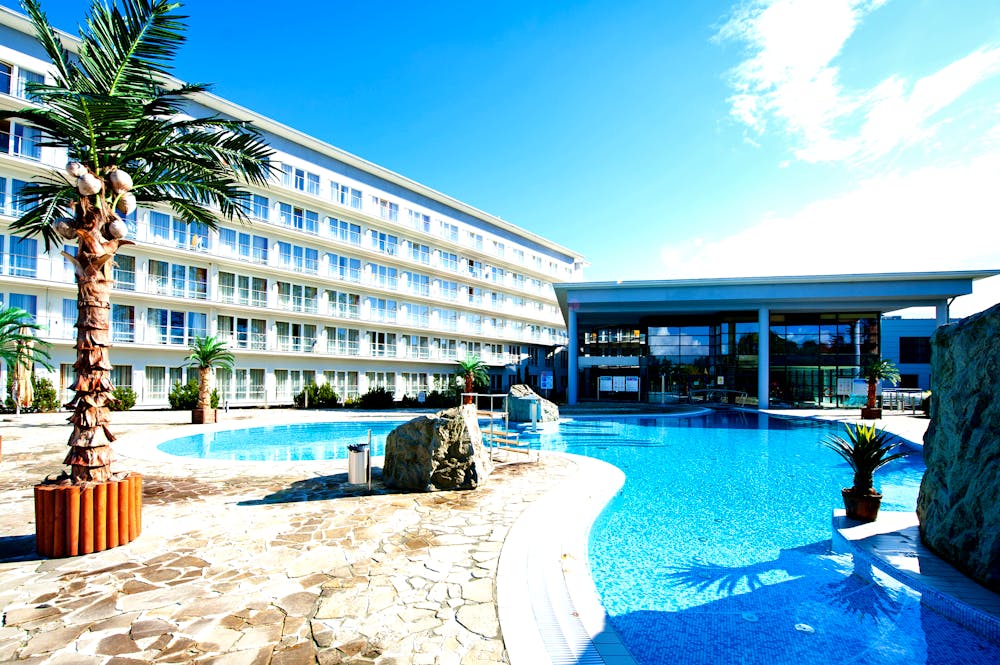 Hotel Ikar Plaza - Poollandschaft &ndash; &copy; IdeaSpa