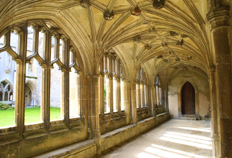 Lacock Abbey - ©L. Shat – Adobe Stock