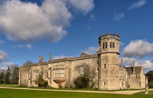 Lacock Abbey &ndash; &copy; otman – Adobe Stock