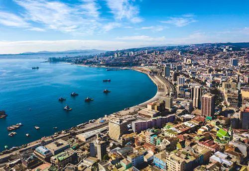 Hafenstadt Valparaiso in Chile &ndash; &copy; ©Leo Sebag - stock.adobe.com