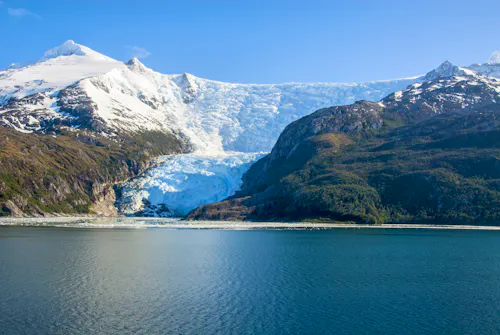 Kreuzfahrt durch die Gletscher Allee der Magellanstraße &ndash; &copy; ©adfoto - stock.adobe.com