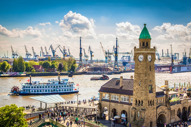 Hamburg - Landungsbrücken Elbe und Hafen - ©©powell83 - stock.adobe.com