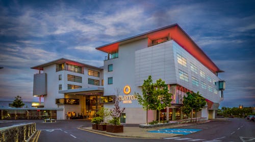 Clayton at Ballybrit Hotel Außenansicht – © Clayton at Ballybrit Hotel, Galway
