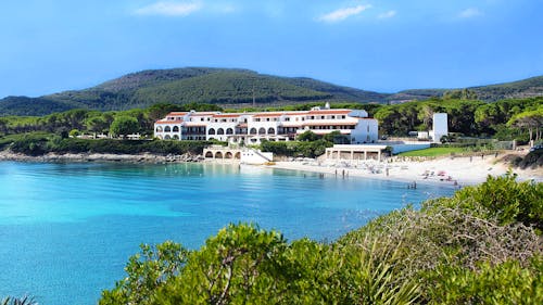 Hotel &ndash; &copy; http://www.hotelpuntanegra.it/en/