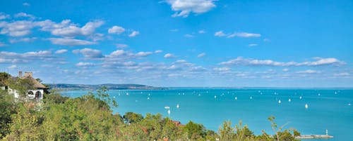 Blick von der Halbinsel Tihany auf den Balaton &ndash; &copy; ©travelpeter - stock.adobe.com