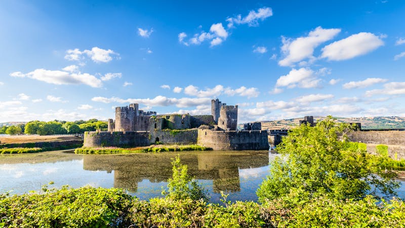 Caerphilly Castle in der Nähe von Cardiff in Wales - ©©HildaWeges - stock.adobe.com