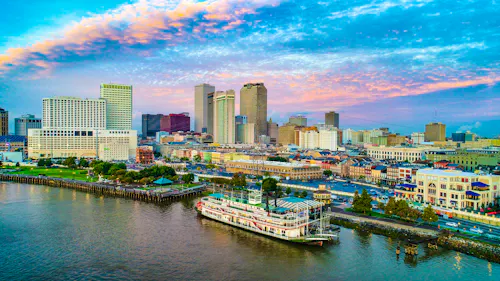 New Orleans, Louisiana, USA Downtown Skyline Aerial &ndash; &copy; Kevin Ruck - stock.adobe.com