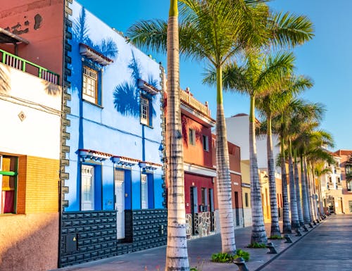 Bunte Häuser in Puerto de la Cruz – © ©Kotangens - stock.adobe.com