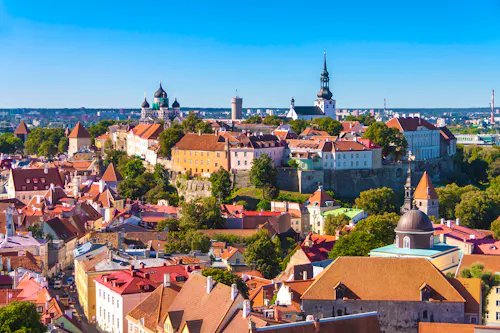 Tallin – Altstadt mit Kathedrale und Stadtmauer bird's eye &ndash; &copy; AntonChigarev - stock.adobe.com