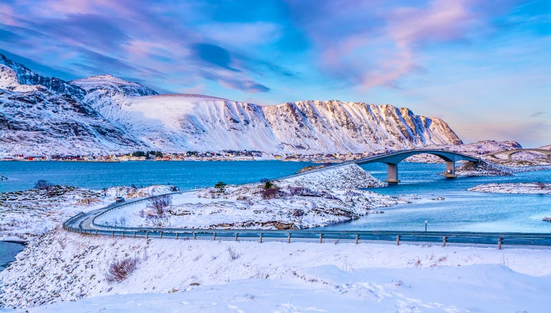 Straße nach Henningsvaer - ©©maxthewildcat - stock.adobe.com