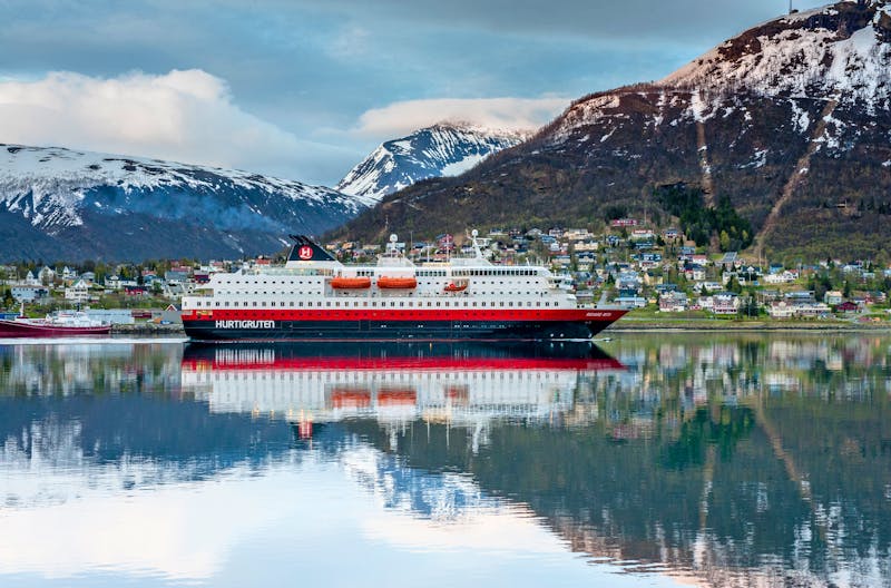Hurtigruten-Schiff bei Tromsö - ©LENTZ Christine - Hurtigruten Guest image