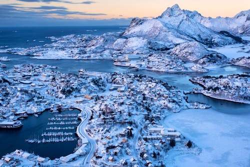 Svolvaer auf den Lofoten &ndash; &copy; ©surachetkhamsuk - stock.adobe.com