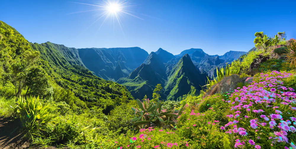 Panorama des Cirque de Mafate, La Reunion &ndash; &copy; Balate Dorin - stock.adobe.com
