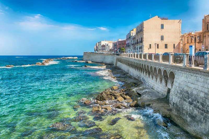 Syrakus mit küste, Sizilien, Italien - ©pitrs - stock.adobe.com