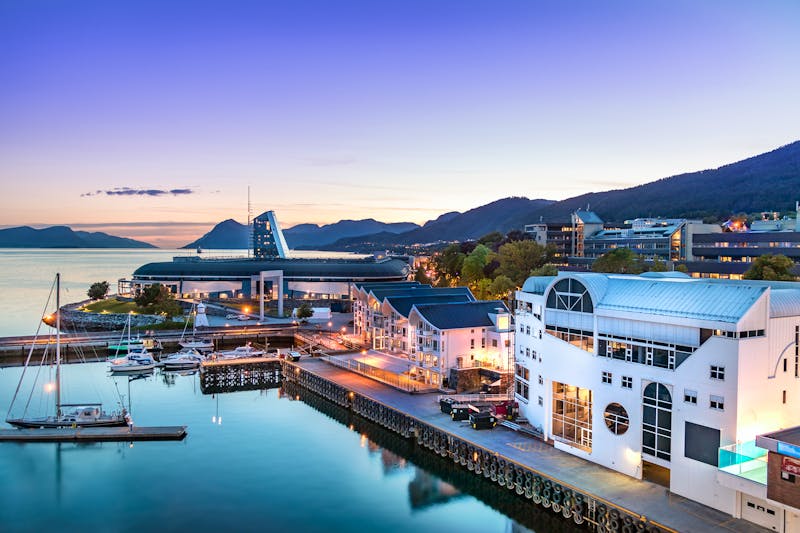 Abendstimmung am Hafen von Molde - ©©Ruben - stock.adobe.com