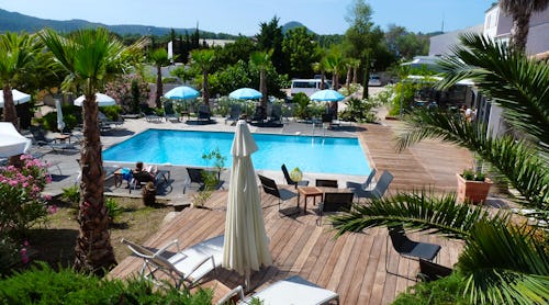 Pool – © www.buspaket.de