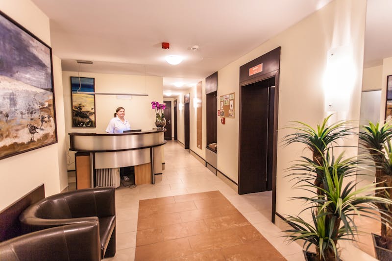 Eingang Kurabteilung Hotel Sobotka – ©IdeaSpa