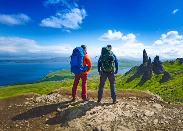 Wanderer in den schottischen Highlands – © ©tibor13 - stock.adobe.com