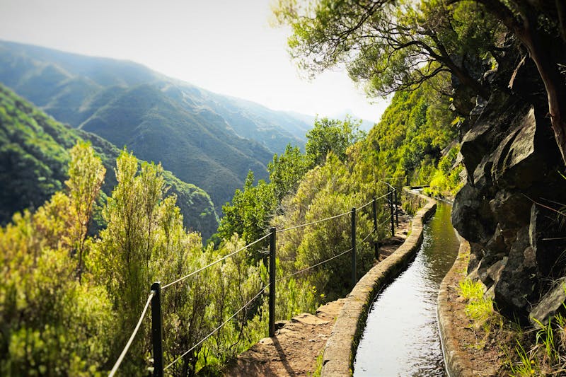 Levada-Wanderweg im Tal von Rabacal - ©dominiwithc - stock.adobe.com