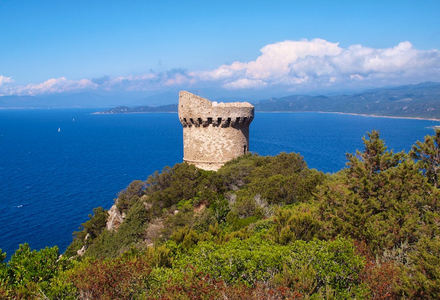 Genueserturm am Capo di Muro auf Korsika – © ©Uwalthie Pic Project - stock.adobe.com