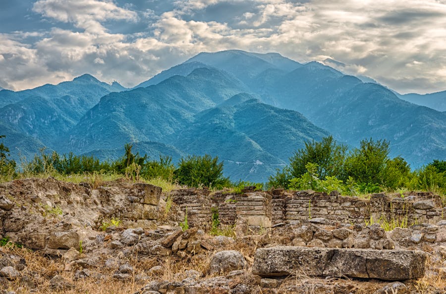Mazedonien – Olymp mit den Ruinen von Dion – © devnenski - stock.adobe.com