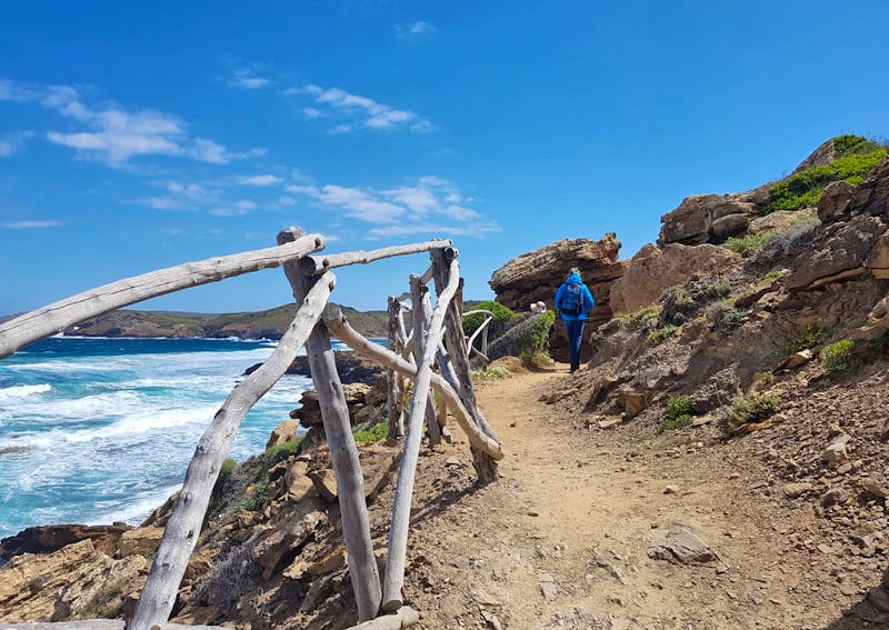 Wanderweg bei Cala Tirant auf Menorca - ©Eberhardt TRAVEL