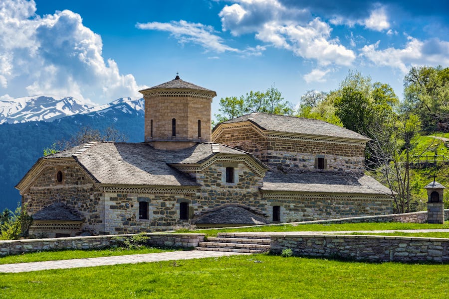 Monodensri – Agia Paraskevi Kloster im Pindus-Gebirge – © dinosmichail - stock.adobe.com