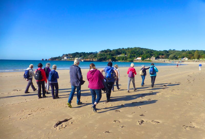 Wanderung am Strand der St. Brelades Bay - ©Eberhardt TRAVEL