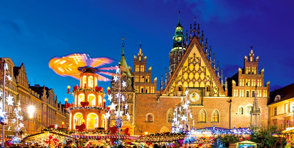 Weihnachtsmarkt in Breslau &ndash; &copy; lukaszimilena - Adobe Stockphoto