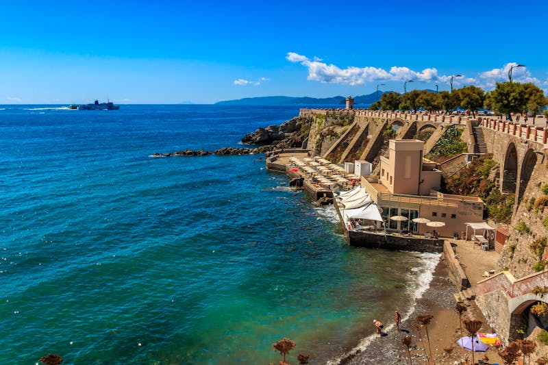 Piombino, Toskana - im Hintergrund die Insel Elba - ©©Stephan - stock.adobe.com