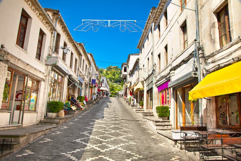 Gasse in Gjirokaster - UNESCO-Welterbe - ©©Aleksandar Todorovic - stock.adobe.com