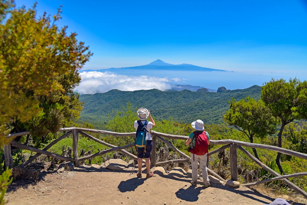 Wanderer auf der kanarischen Insel La Gomera &ndash; &copy; ©Henry Czauderna - stock.adobe.com