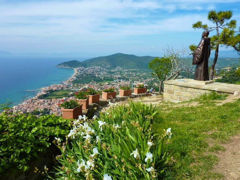 Blick auf Santa Maria de Castellabate - ©Sylvia Lorenz