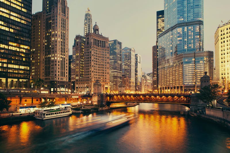 Chicago bei Nacht - ©©Oleg Podzorov - stock.adobe.com