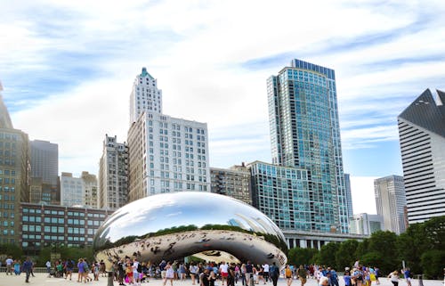 Chicago Skyline und das Cloud Gate / The Big Bean &ndash; &copy; ©zimmytws - stock.adobe.com