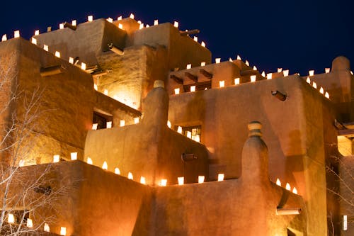 Pueblo Häuser in Santa Fe &ndash; &copy; ©brent_1 - stock.adobe.com