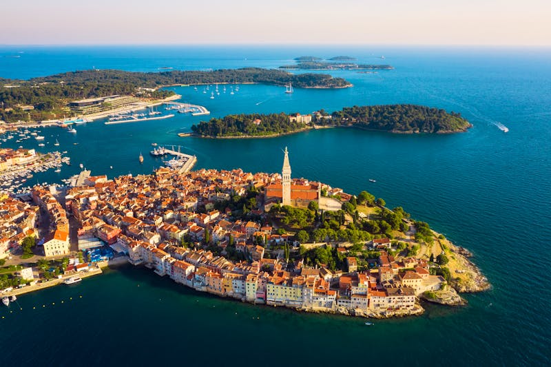 Hafenstadt Rovinj bei Sonnenuntergang - ©©LuckyPhoto - stock.adobe.com
