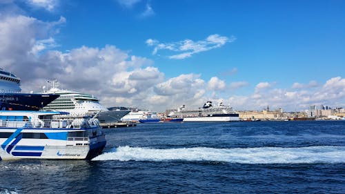 Neapel, Hafen &ndash; &copy; Ria Heilmann