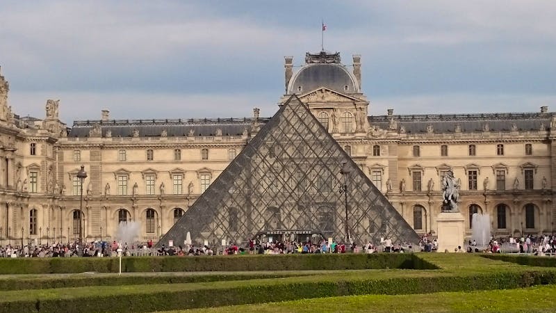 Glaspyramide vom Louvre in Paris - ©Sandra Richter-Eberhardt TRAVEL