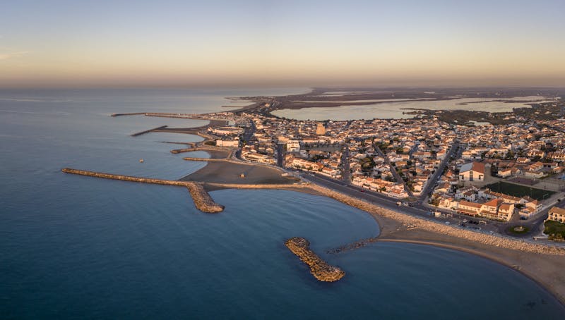 Blick auf Saintes-Maries-de-la-Mer in der Camargue - ©Iurii - stock.adobe.com