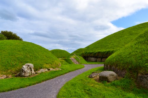 Ganggräber im Boyne Valley - Knowth &ndash; &copy; Andreas Wolfsteller