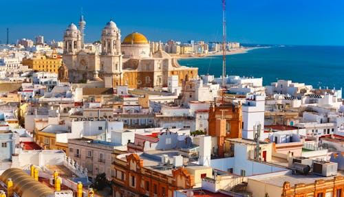 Kathedrale in Cadiz - Andalusien &ndash; &copy; ©Kavalenkava - stock.adobe.com