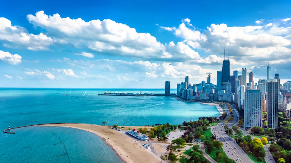 Illinois – City of Chicago downtown skyscrapers und Lake Michigan &ndash; &copy; Iuliia Sokolovska - stock.adobe.com